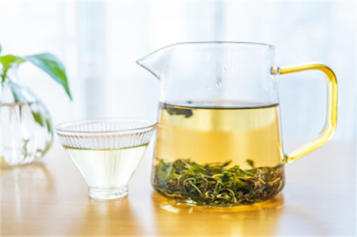 蒲公英茶：尿酸“清道夫”还是养生多面手？揭秘这杯草本茶的隐藏实力