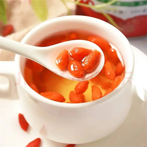 枸杞泡水喝真的没营养？原来这么多年都吃错了