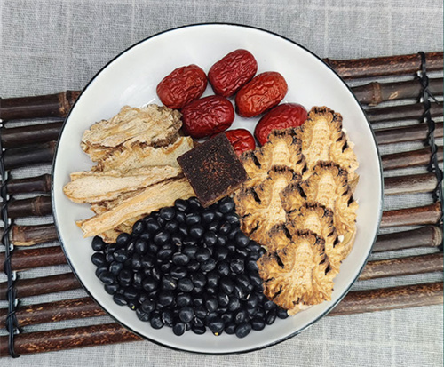 气血双补的宝藏汤饮——当归川芎红枣汤，喝出红润好气色！