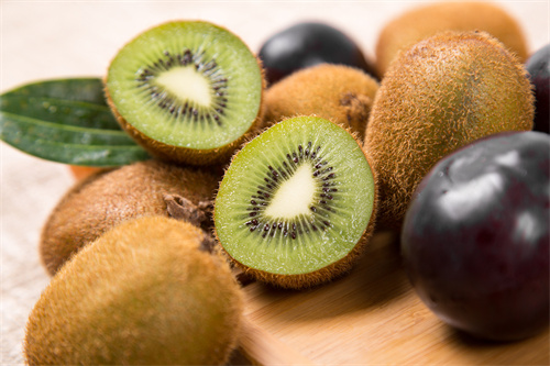 这种水果维C含量真的高，能帮助清肠防血栓，你还没吃就亏大啦！