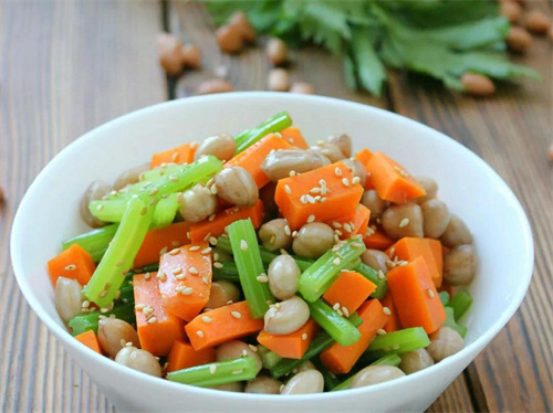 它是“长寿果”，每天吃一点，对胃很友好，不过3类人最好少吃~