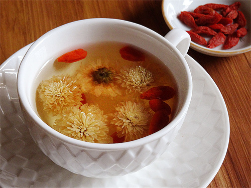 一味中药俗称“明眼子”，每天吃一点，眼睛越来越明亮