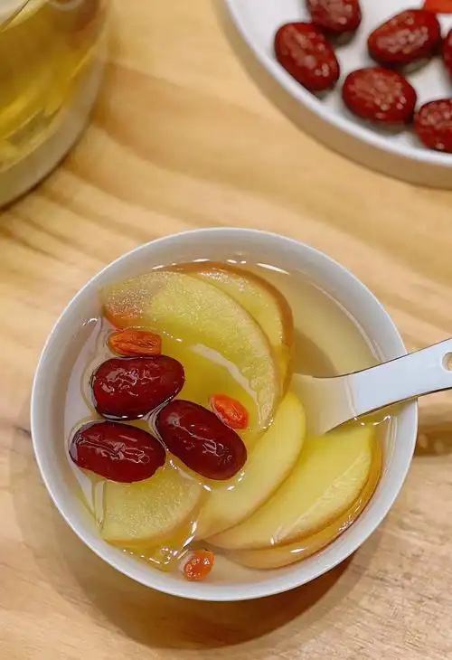 夏煮苹果水,3种神仙搭配,内热自退——健脾胃、补津液、清内热,呵护一整个夏天