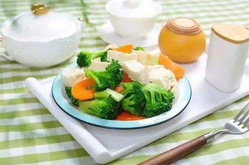 一补就上火？痰湿不除，补药反成“火药桶”！这个中成药帮你打通身体“排湿通道”