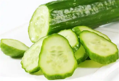 研究发现：夏天常吃黄瓜的人，一段时间后，身体或有这些改善