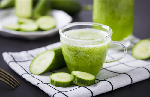 研究发现：夏天常吃黄瓜的人，一段时间后，身体或有这些改善