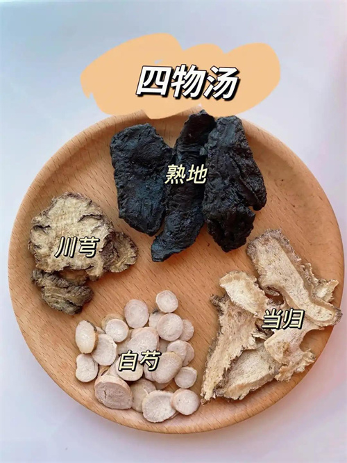 指甲上的小秘密:小竖纹竟是肝血不足的警报,这个中成药帮你轻松补回来!