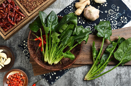 这菜不起眼，却比黄芪补气，比当归补血，老人餐桌上的“宝藏食材”