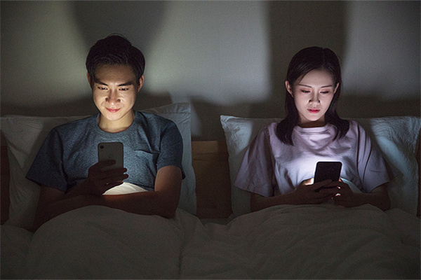 睡觉前这个小习惯，不仅伤心脏，还会让你血糖失控！