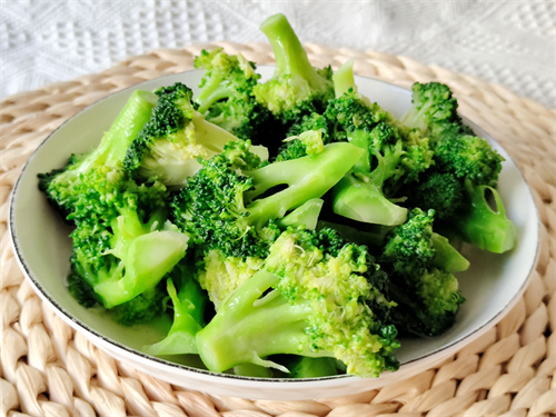 这种菜会让大脑越来越年轻！会吃的人都这么吃~