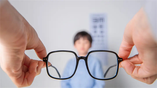 近视眼、老花眼，是肝血不足？中医：一方养肝明目，让眼睛重获“年轻态”