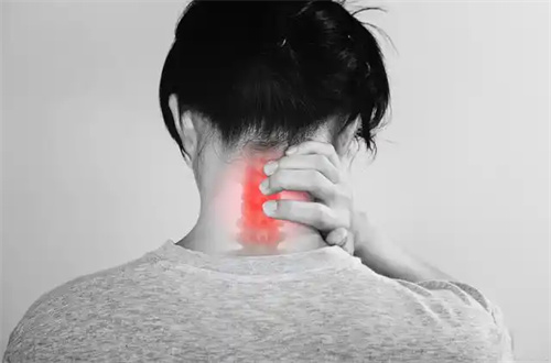 常头晕、走路像踩棉花，小心这种每个人都可能有的常见病！