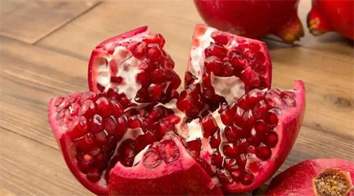 石榴大量上市，提醒：这“4类人”尽量少吃，很多人还不懂！