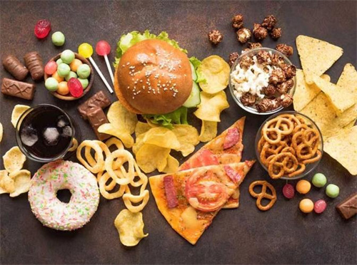 藏在餐桌上的它，是“胆固醇催化剂”，常吃小心给血管添堵！