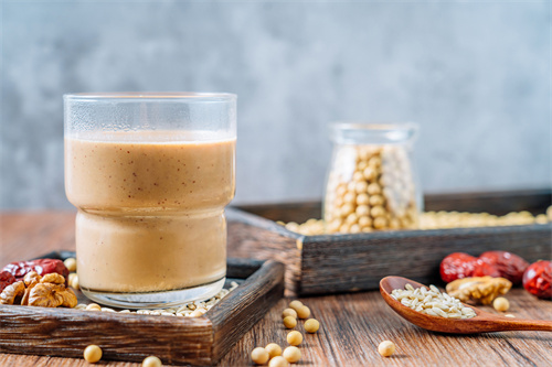 豆浆不是随便喝的！记住这些禁忌+对症搭配，50岁后喝对了，比吃保健品还管用