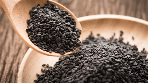 小小一颗黑芝麻，藏满健康大乾坤：肝肾脾胃同补的天然“全能王”