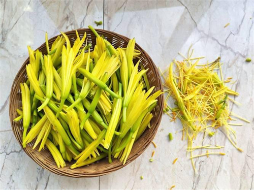 肝喜欢的一朵花，是蔬菜中的逍遥丸，惊蛰后要多吃，越吃肝气越顺