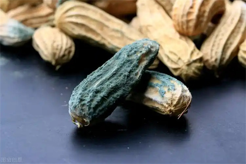 肝不好的人注意!这3种食物尽量别碰,再馋也要忍住